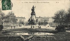 CPA Lyon Place Carnot Statue de la Republique 