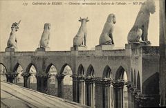 CPA Cathedrale de Reims Chimeres surmontant la Galerie de l'Abside 