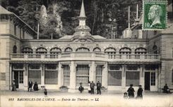 CPA Bagnoles de l'Orne Entree des Thermes 