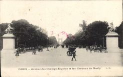 CPA Paris Avenue de Champs Elysees et les Chevaux de Marly 