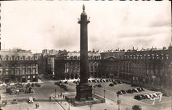 CPA Paris et ses Merveilles Place Vendome et colonne de la Grande Armee 