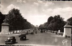 CPA Paris Avenue des Champs Elysees et arc de triomphe de l'Etoile 