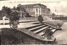 CPA Deauville Plage Fleurie Royal Hotel et Boulevard Cornuche 