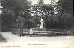 CPA Toul Jardin de l'Hotel de Ville 