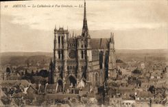 CPA Amiens La Cathedrale et Vue Generale 