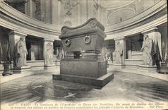 CPA Paris Le Tombeau de l'Empereur au Dome des Invalides 