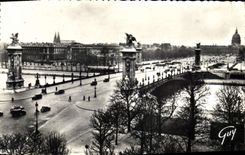 CPA Paris Le Pont Alexandre III et l'esplanade des Invalides 