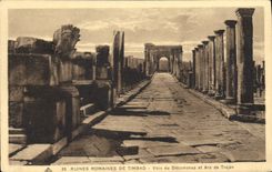CPA Ruines Romainse de Timgad Vois du Decumanus et Arc de Trajan 
