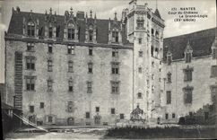CPA Nantes Cour du Chateau le Grand Logis XV siecle 