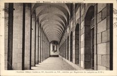 CPA Rennes le Cloitre du Palais Saint Georges Ancienne Abbaye fondee au XI Incendiee au XII reedifie