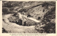 CPA Chemin des Dames entree de la Caverne du Dragon de Celebre Memoire Cette Caverne a servi d'Abri 
