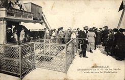 CPA Marseille Ascenseurs de N D de la Gard l'Arrivee sur la Plateforne 