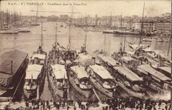 CPA Marseille Torpilleurs dans le Vieux Port Bateaux