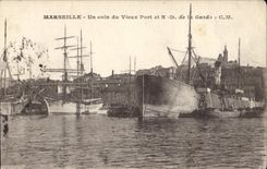 CPA Marseille Un coin du Vieux Port et N D de la Garde 