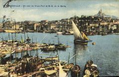 CPA Marseille Un coin du Vieux Port et N D de la Garde 