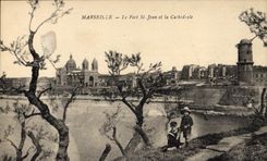 CPA Marseille Le Fort St Jean et la Cathedrale 