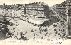 CPA Marseille Le Quai du Port et la Rue de la Republique 