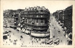 CPA Marseille Le Quai du Port et Rue de la Republique  