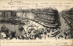 CPA Marseille Le Quai du Port et Rue de la Republique 