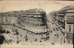 CPA Marseille La Rue de la Republique 
