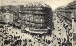 CPA Marseille La Rue de la Republique 