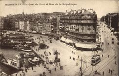CPA Marseille Le Quai du Port et Rue de la Republique 