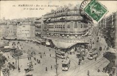 CPA Marseille rue de la Republique et le Quai du Port 