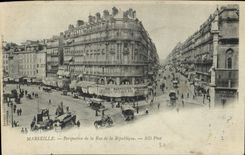 CPA Marseille Perspective de la rue de la Republique 
