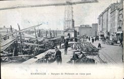 CPA Marseille Barques de Pecheurs au vieux Port 