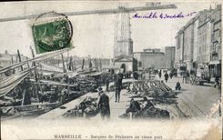 CPA Marseille Barques de Pecheurs au Vieux Port 
