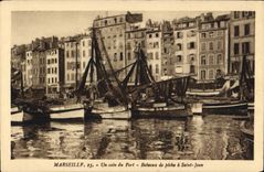 CPA Marseille Un Coin du Port Bateaux de Peche a Saint Jean 