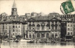 CPA Marseille La Mairie et le cloher des Accoules 