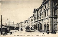 CPA Marseille L'Hotel de Ville et le Quai de la Fraternite 
