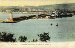CPA Marseille le Phare Sainte Marie et l'entree des Bassins 