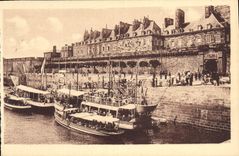 CPA Saint Malo La Calle de Dinan Embarcadere des Vedettes bateaux