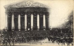 CPA Paris Fetes de la Victoire Militaria