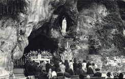 CPA Lourdes La Grotte Miraculeuse 
