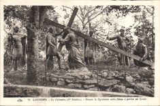 CPA Lourdes Le Calvaire Simon le Cyreneen aide Jesus a porter sa Croix 