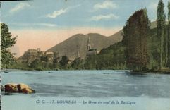 CPA Lourdes Le Gave en aval de la Basilique 