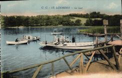 CPA Lourdes Le Lac Bateau