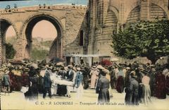 CPA Lourdes Transport d'un malade aux Piscines 