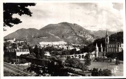 CPA Lourdes La Basilique et le Pic du Jer 