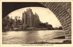 CPA L'Abbaye Saint Pierre de Solesmes vues sous le Pont 