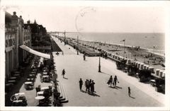 CPA Cabourg La Terrasse des Anglais vers l Ouest 