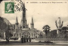 CPA Lourdes la Basilique et la Vierge couronnee 