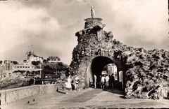 CPA En Pays Basque Biarritz Basses Pyrenees La Rocher de la Vierge 