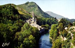 CPA Lourdes La Basilique et le Gave Vue prise de l'Hotel Bethanie 