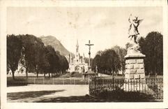 CPA Lourdes St Michel la Croix des Bretons et la Basilique 