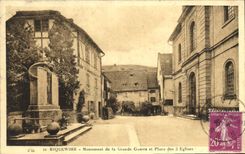 CPA Riquewihr Monument de la Grande Guerre et Place des 3 Eglises 