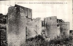 CPA Loches Donjon de Foulques Nerra et les murs des fortifications 